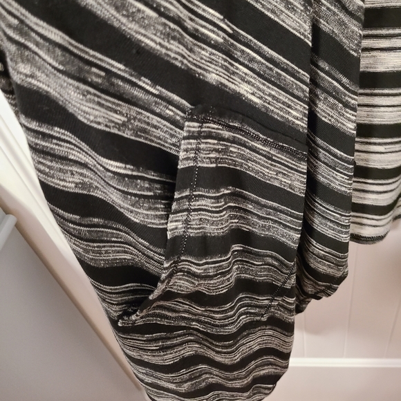 🌟NWT Black and Grey Long Cardigan Size Large - Picture 3 of 6